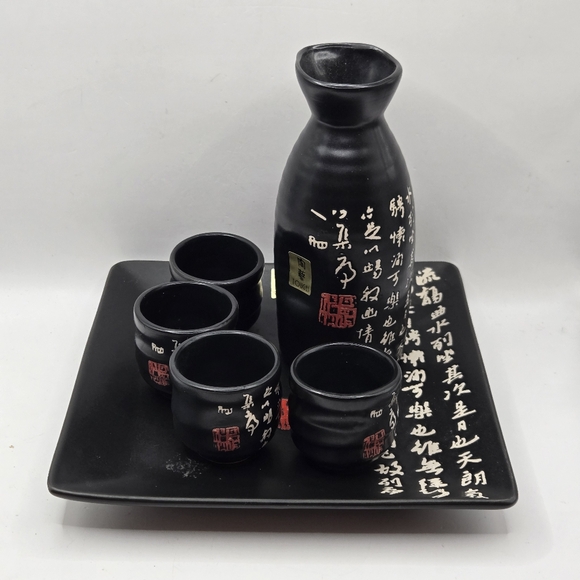 Tougei Japanese Sake Set 6 Piece Decorative Calligraphy - Black and White & Red - Picture 13 of 13